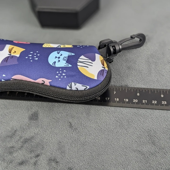 Cat print soft neoprene glasses case, eyewear sunglass pouch, blue with zipper - Picture 4 of 6